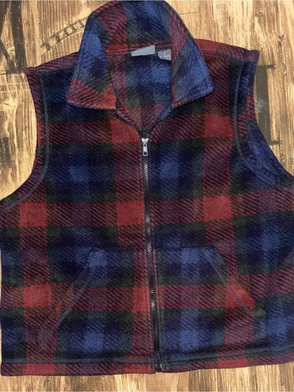Lizwear woman’s plaid Fleece Vest - Red & Blue Zip Front Sz L